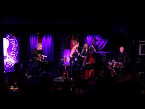 Tammy Weis Sings Julie London Desafinado