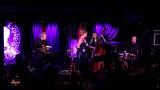 Tammy Weis Sings Julie London Desafinado