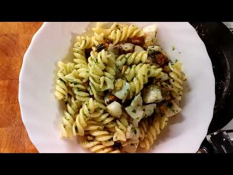 Tenger gyümölcsei fusilli. De ezzel a recepttel minden tengeri "herkentyű" elkészíthető :-)