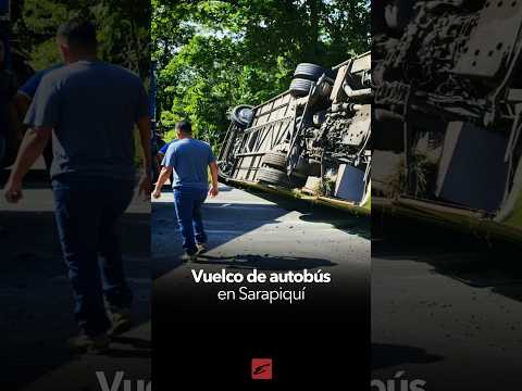 Autobús se vuelca en Sarapiquí