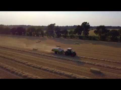 Ballen pressen von oben - Claas Quadrant 2200