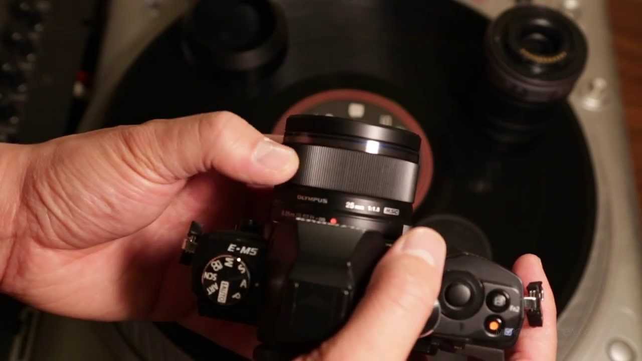 Объектив Olympus M.Zuiko Digital 25mm f/1.8, черный