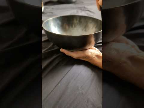 [A165] Therapy Bowl singing bowl, ⌀22.5cm / 1270g, 🔽 B2 -21c (122 Hz), 🔼 F4 -1c (349 Hz) ⭐️ — VAYU sounds