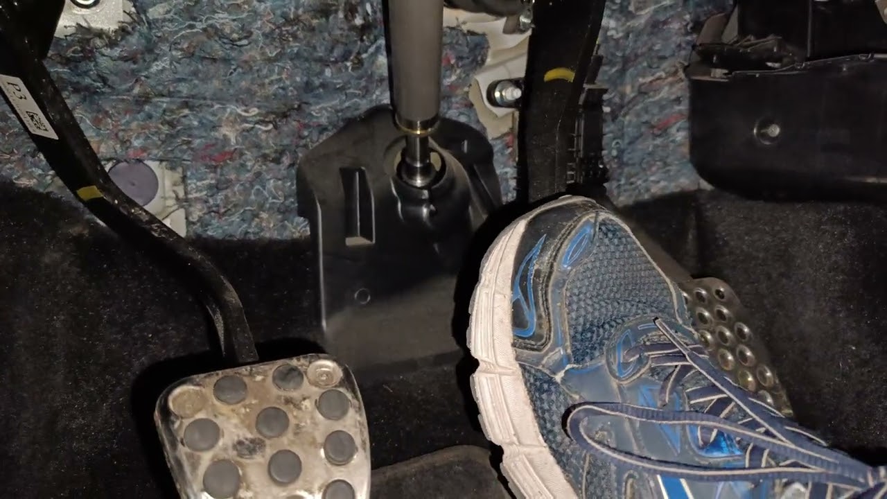 Crujidos al pisar el pedal de freno tanto parado como en movimiento