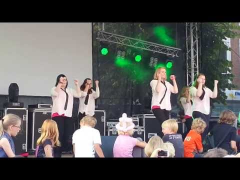 "Just Dance!" Tanzteam (Erwachsene) der Sportschule TAO beim Stadtfest Aurich (17.08.2013)