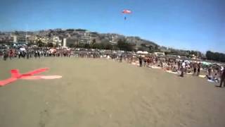 preview picture of video 'Bellissimo video: discesa col paracadute, Rotonda Diaz, Napoli'