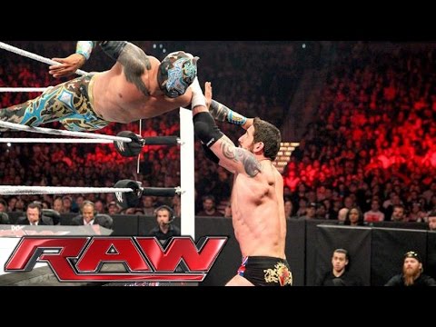 WWE RAW 02.11.2015: The Lucha Dragons vs. Sheamus & King Barrett