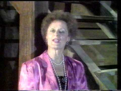 Костадинка Јанчева Крстиќ - ,,Благуно дејче, пожаранче" (снимена во Тетово со Живко Дуев)