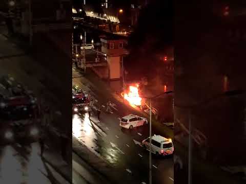 [Ingezonden] [Rechtop] Brandweer laak komt met spoed ter plaatse bij een boot brand in Den Haag