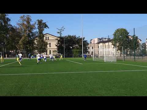 Damian Wróblewski broni karnego. Sparta Augustów 5-2 LZS Krynki