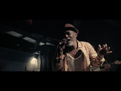 "Who's gonna get caught" - Vivian Jones & The Roots Defender Band @ Napoli