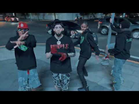 CON DOS PISTOLAS Y UN CHALECO🔫🔫🦺 - Jay Jay Mundial