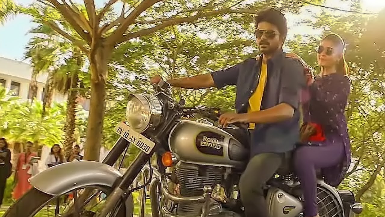 विजय नयनतारा को बाइक पर बिठाकर स्टाइल मार रहा है | Bigil Hindi