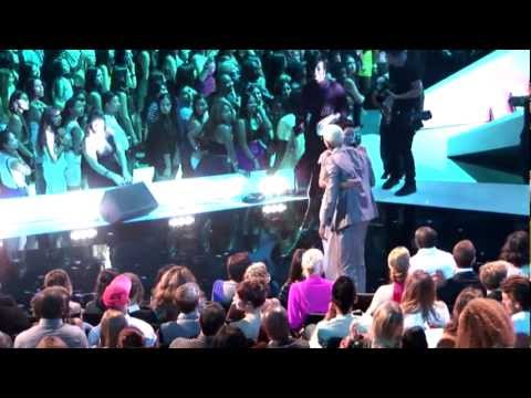 Chris Brown Greets Rihanna At The MTV 2012 Video Music Awards