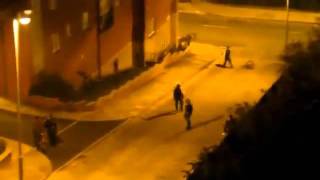 London Riots - Manchester Polizei schlagen Jugendliche auf dem Fahrrad