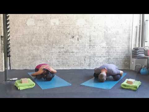 Yoga mit  Saifohn & Boris - Trailer Yin Yoga für das Wasserelement