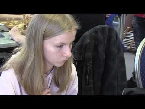 D20 9.3. Dominika Tomčíková - Bernadeta Gajdošová 1/2:1/2