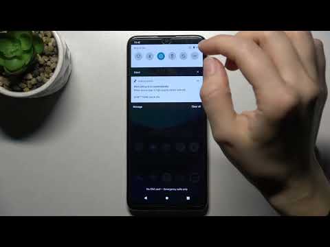 How to Switch On the Flashlight on MOTOROLA Moto E20