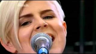 Robyn - Who&#39;s That Girl - Live at BBC Sound