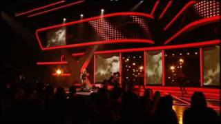 Britney Spears - Womanizer (Live, X-Factor UK)