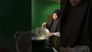 Download lagu Jualan seblak mama muda#seblak #seblakviral #kuliner #seblakpedas #foodie #seblakpedes #cooking mp3