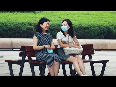 當得知女孩成功找到第一份工作，有人為她上了入職第一課