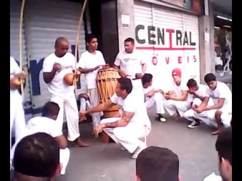 Roda Isntituto Educacional e Cultural Berimbâe Capoeira Mestre Feijão
