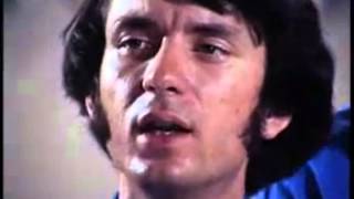 The Monkees:   What Am I Doing Hangin Round