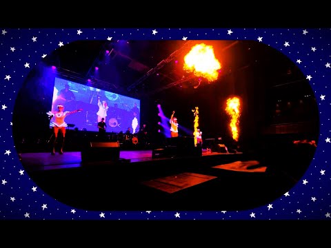 HOLKI 25 LET - PRAHA - FÓRŮM KARLÍN - 24.10.2024 - ( SKORO CELÉ VYSTOUPENÍ )