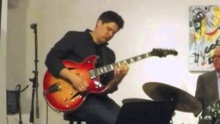 Mike Pinto Trio - Besame Mucho - Boss Guitar live