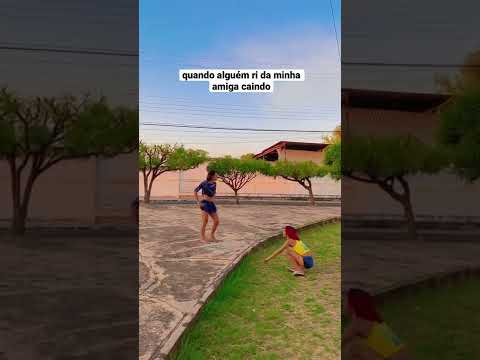 quando alguém ri da minha amiga caindo | turma da valzinha