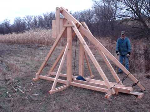trebuchet catapult throwing pumpkin