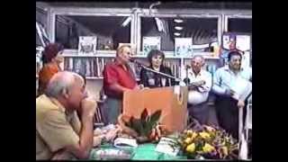 טקס החלפת נשיאות מועדון ''ליונס'' בחולון 2002 ב (ידידנו היקר משה רצון ז"ל) - התמונה מוצגת ישירות מתוך אתר האינטרנט יוטיוב. זכויות היוצרים בתמונה שייכות ליוצרה. קישור קרדיט למקור התוכן נמצא בתוך דף הסרטון