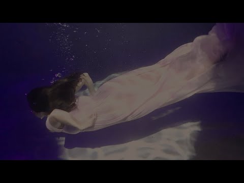 Erica Jo - i need to let myself cry (Official Lyric Video)