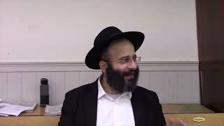 הרבי ונטורי קרתא (הרב אלחנן משה נחמנסון) - התמונה מוצגת ישירות מתוך אתר האינטרנט יוטיוב. זכויות היוצרים בתמונה שייכות ליוצרה. קישור קרדיט למקור התוכן נמצא בתוך דף הסרטון