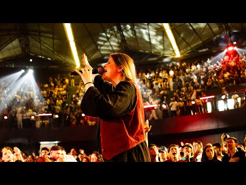 LAURA SOUGUELLIS - Em teus braços (OVERMISSION 2025)[Oficial]