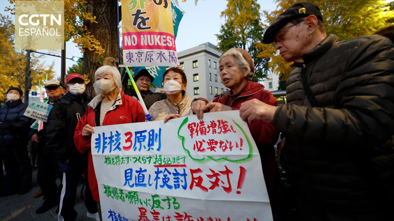 Damnificados japoneses protestan por la decisión de Takaichi de revisar los principios antinucleares