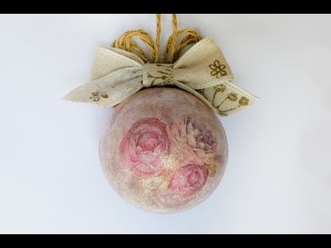 Preciosa bola de navidad fácil con decoupage