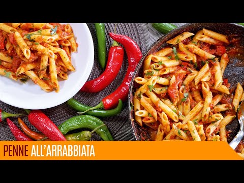 Penne all'arrabbiata ricetta tradizionale facile e veloce - Le video ricette di Lara