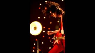 The White Stripes - Truth Doesn&#39;t Make A Noise. Live Le Zenith, Paris 2004. 9/27