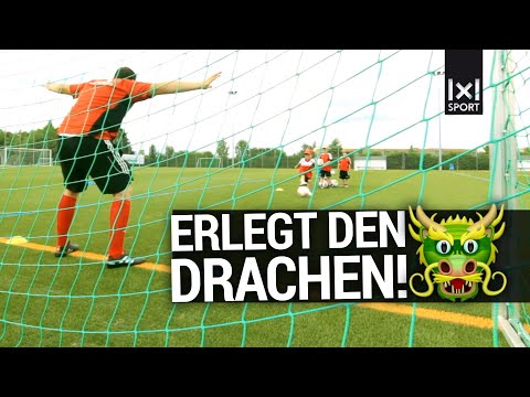 So trainierst du mit den kleinsten Kickern den Torschuss 🐲 // Fussballübung *Drachenjagd*