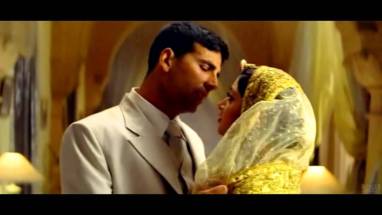 Mujhe Pyar Do Dil Bekarar Hai Lyrics | Ab Tumhare Hawale Watan Sathiyo | Anuradha Paudwal, Karsan Sargathia, Sonu Nigam | Anu Malik