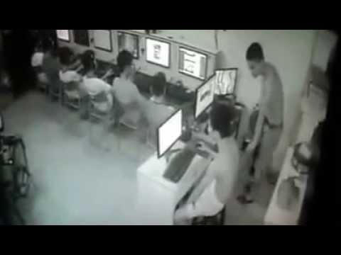 Biểu diễn xiếc trong quán nét và cái kết đắng lòng Biểu diễn xiếc trong quán nét và cái kết đắng lòng