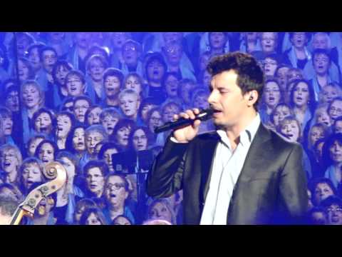 Mon frere Pablo Villafranca et Pedro Alvares avec les 2000 choristes a Amnéville