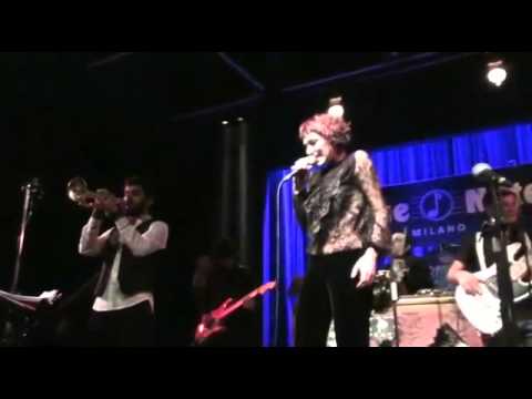 AMAMI UOMO  (il postino ) SIMONA MOLINARI & RENZO RUBINO  (realizzazione Mauro Martufi)