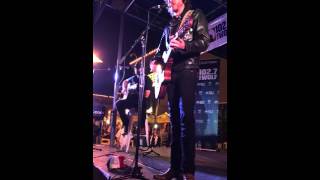 Chris Janson sings &#39;White Trash&#39; at the 102.7 The Wolf Rodeo Kickoff Concert
