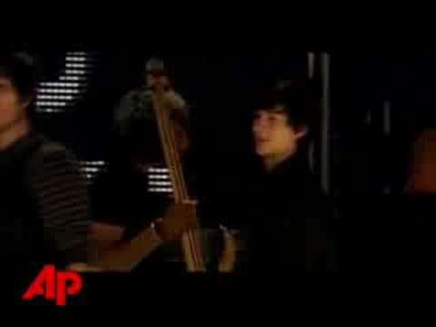 Film Launches Band 'Stiff Dylans'