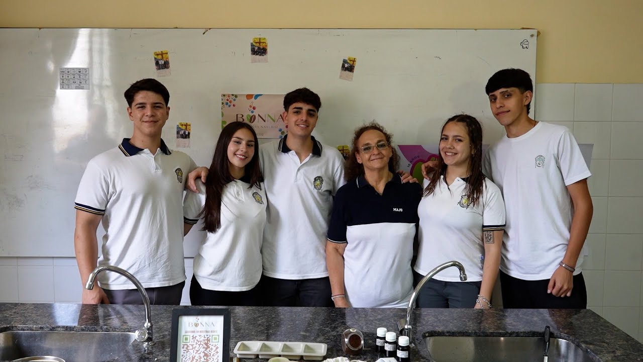 Estudiantes cordobeses transforman la borra de café en jabones