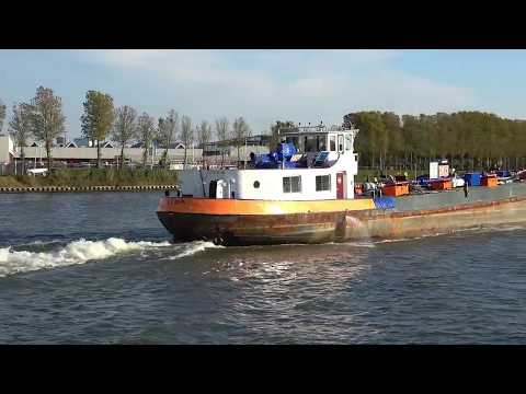 ⛴ 'LIDA' tanker, 02311090, toeterende groet van de schipper