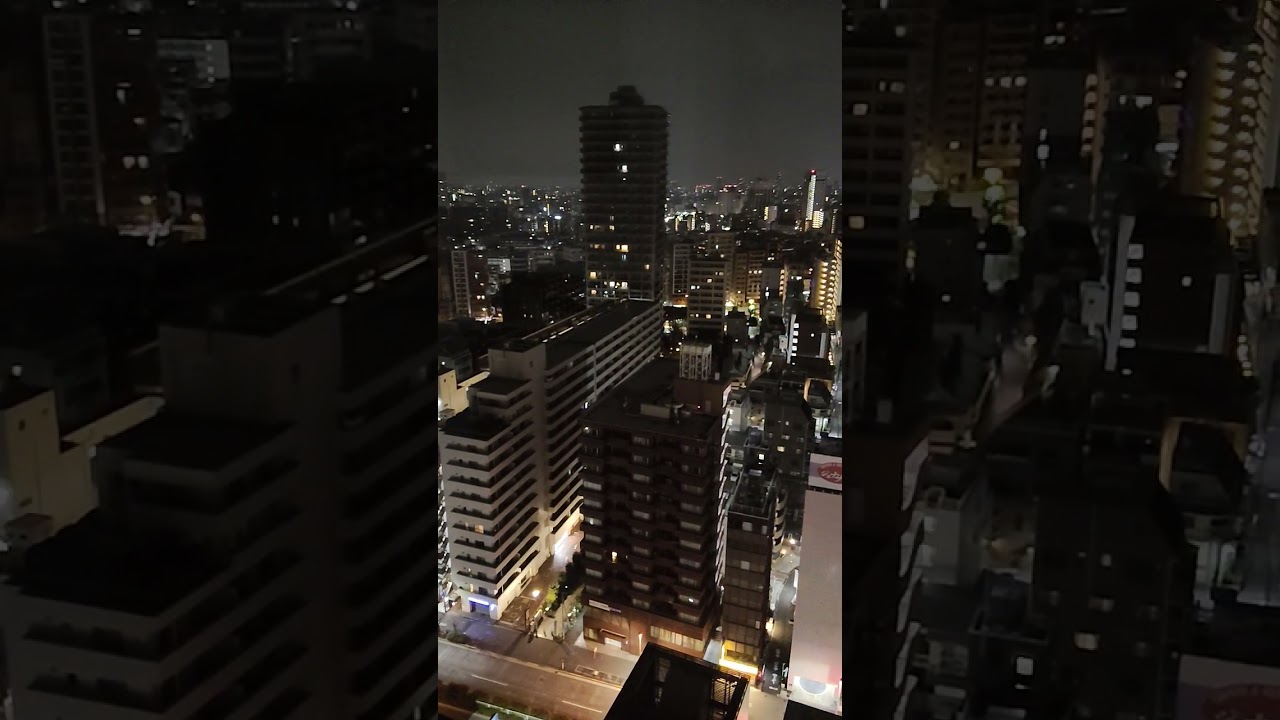 病窓からの夜景 #入院中 #夜景 #救急車